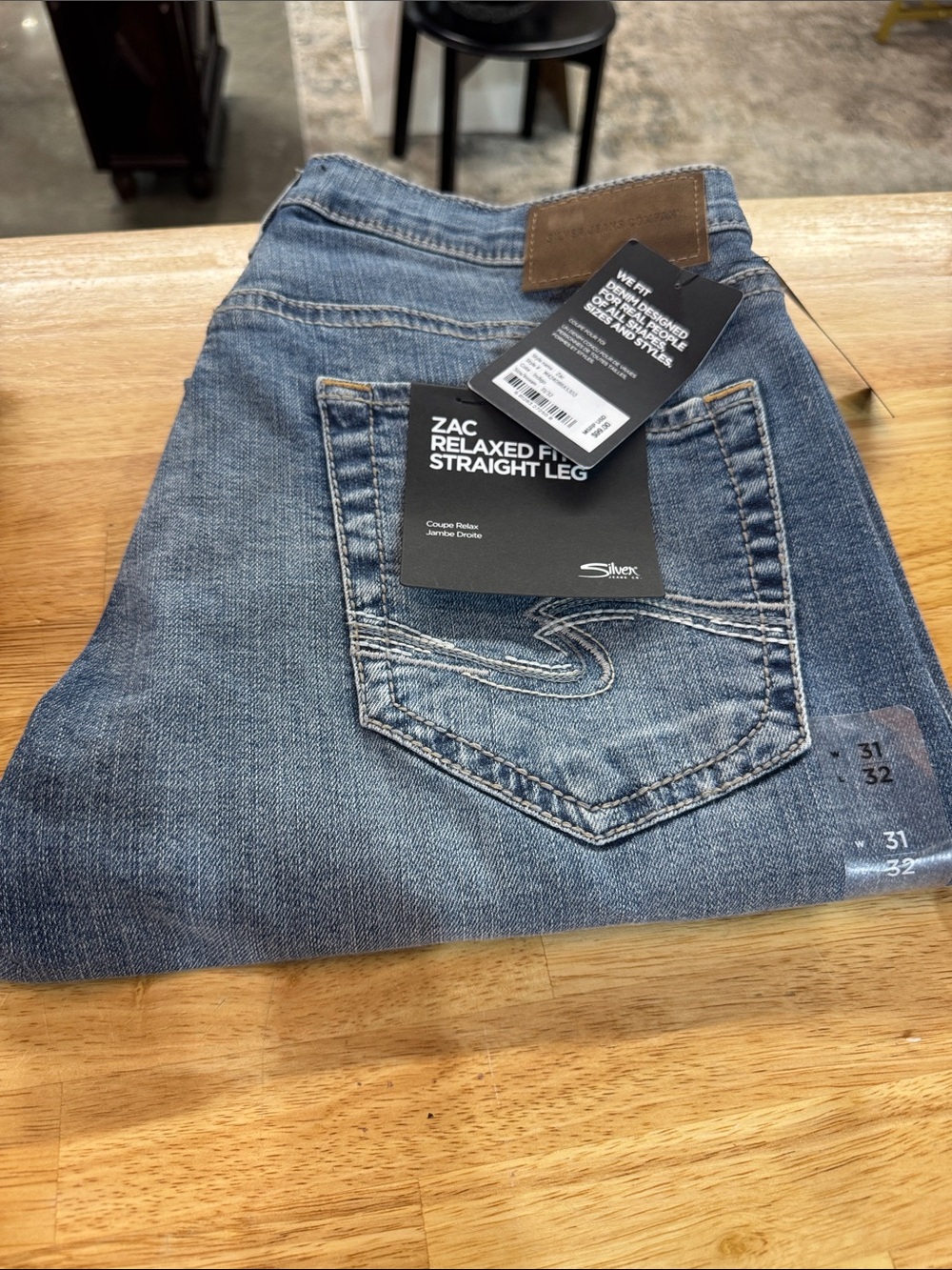 Silver Jean co | Zac relaxes fit straight leg | indigo | light stitched 31x32 - Picture 2 of 3